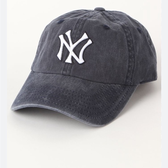 Urban Outfitters Accessories - NEW YORK YANKEES hat by American needle in navy